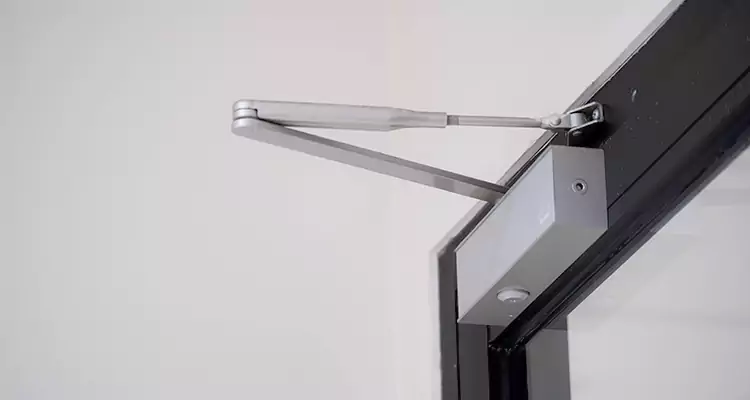 Screen Door Closer Repair in Oak Ridge, FL