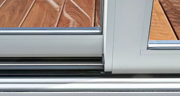 Patio Doors Leaking Water Issue Repair Services in Oak Ridge, FL