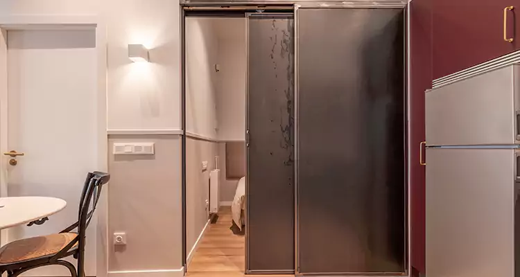 We Fix Closet Sliding Door in Oak Ridge, FL 