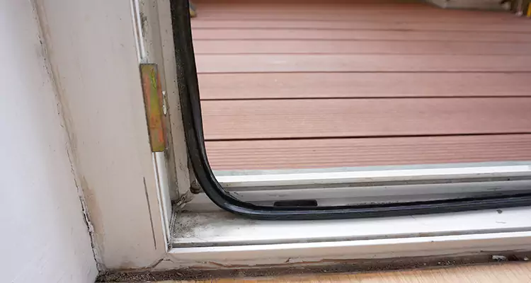 Repair Patio Doors Leaking at Bottom in Oak Ridge, FL
